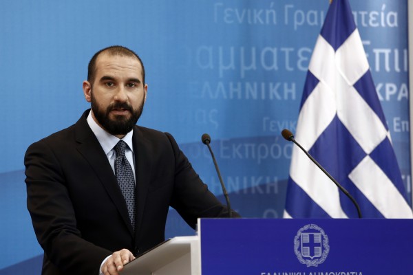 Απορρίπτει τα «σύννεφα» στις σχέσεις Τσίπρα - Καμμένου ο Τζανακόπουλος