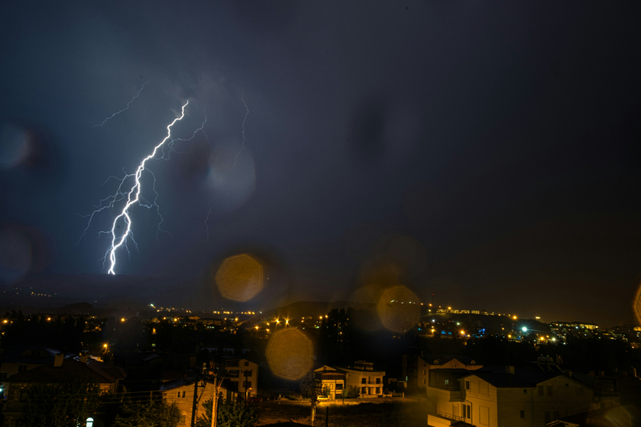 Ξεκίνησε η επέλαση της κακοκαιρίας Byron: Αττική και 8 περιφέρειες στο «κόκκινο» - Live η πορεία της (Βίντεο)