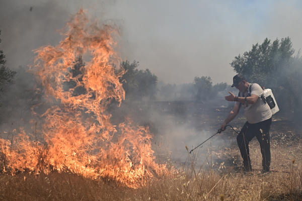 Φωτιά στο Ρέθυμνο: Με περιοριστικούς όρους ελεύθερος ο υπάλληλος του ΔΕΔΔΗΕ - Τι υποστήριξε στην απολογία του