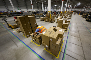 Black Friday 2024: Εργαζόμενοι της Amazon κατεβάζουν ρολά σε 20 χώρες