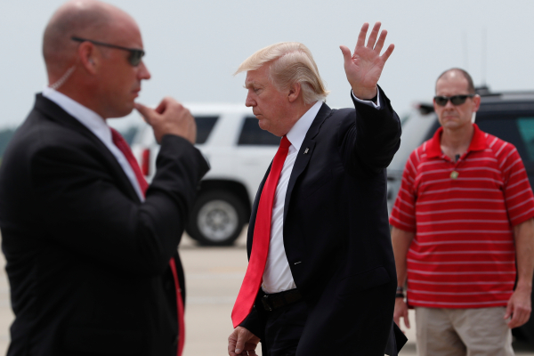 Ο Τραμπ διέταξε την αποστολή ομάδας κρούσης αεροπλανοφόρων στην Καραϊβική