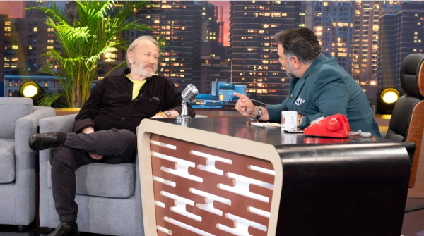 Δημήτρης Πετρόπουλος: «Με τους πρωταγωνιστές του Παρά Πέντε βρεθήκαμε πρώτη φορά στην κηδεία της Κουμαριανού»