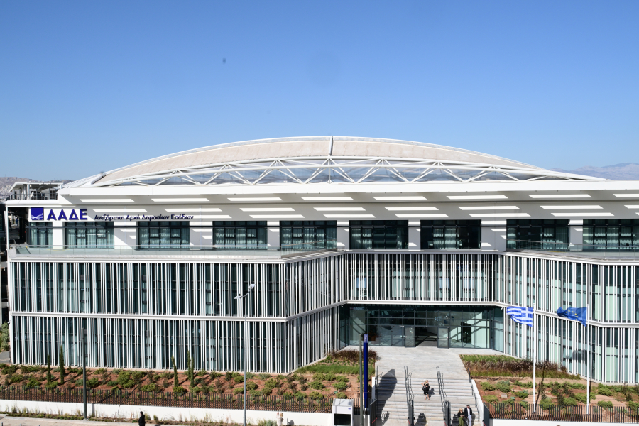 Η «ατέλεια τρίτεκνων» δεν απαλλάσσει από τον φόρο πολυτελούς διαβίωσης