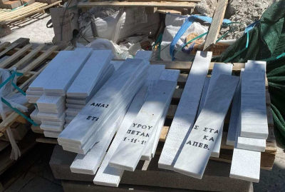 Αλαλούμ στην Καλαμάτα με μαρμάρινες πλάκες από νεκροταφείο για την ανάπλαση της Ναυαρίνου - Τι λέει ο δήμαρχος και ο εργολάβος