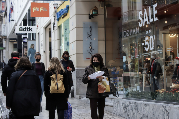 Μέτρα και κακοκαιρία «γονάτισαν» το λιανεμπόριο