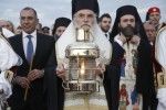 Έφτασε στην Αθήνα το Άγιο Φως - Τι ώρα θα φτάσει σε άλλες μεγάλες πόλεις