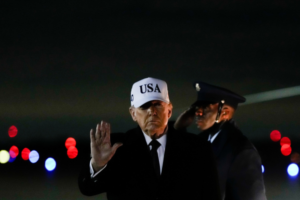 Τραμπ προς Ιρανούς: Συνεχίστε τις διαδηλώσεις, έρχεται βοήθεια