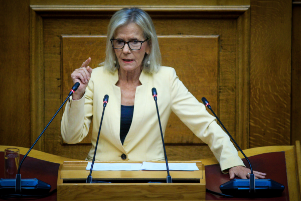 Εκτός και η Πούλου;