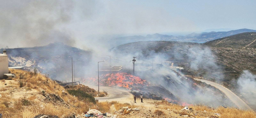 Χωρίς ενεργό μέτωπο η φωτιά στην Πάρο: Σε επιφυλακή για αναζωπυρώσεις - Κάηκαν δύο σπίτια