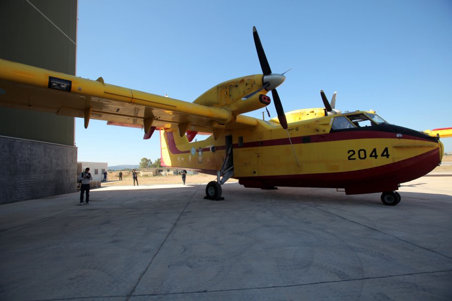 Ο Δένδιας στη βάση των Καναντέρ