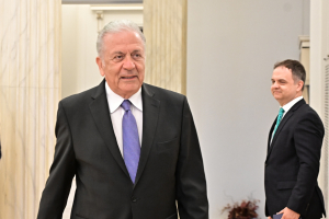 Μπορεί και να μην πάει ο Αβραμόπουλος στην... καλύβα του Πατσόγιαννη