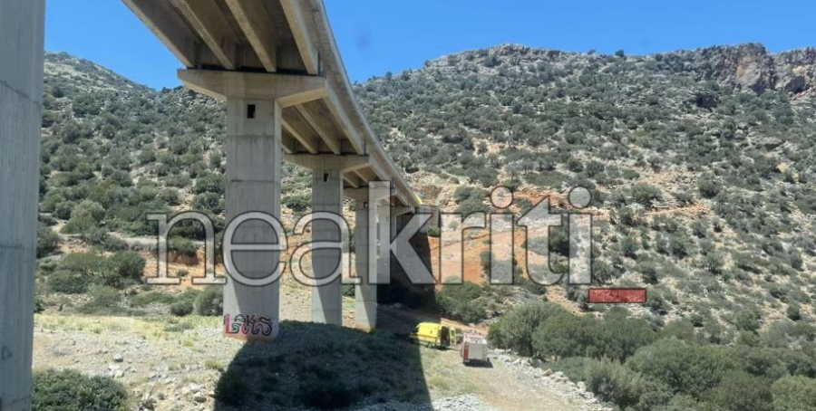 Μυστήριο με νεαρό κορίτσι που έπεσε από γέφυρα στην Κρήτη: Η selfie και το σενάριο της αυτοκτονίας