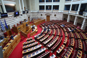 Άγνωστος Στρατιώτης: Σε εξέλιξη η ψηφοφορία στη Βουλή για την τροπολογία