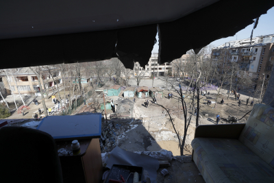 Πόλεμος στην Ουκρανία: Εφιάλτης σε Μαριούπολη και Μικολάιφ μετά τους βομβαρδισμούς, σε διάλογο καλεί ο Ζελένσκι τον Πούτιν