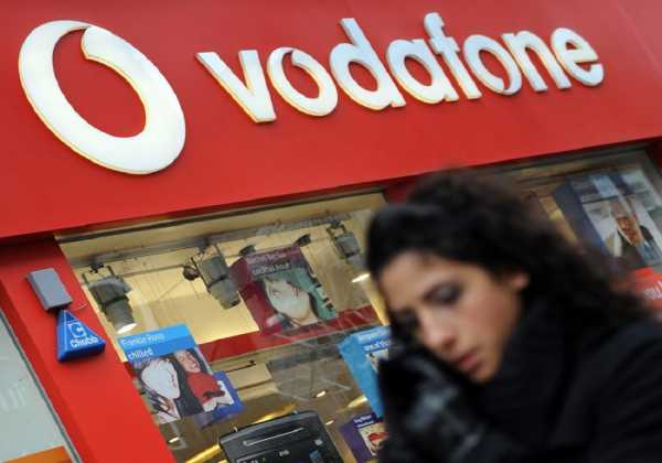 Η Vodafone εγκαινιάζει 100 καταστήματα και συνεχίζει...
