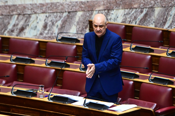 Κόντρα ΣΥΡΙΖΑ - Καζαμία για την… καρέκλα στην εξεταστική