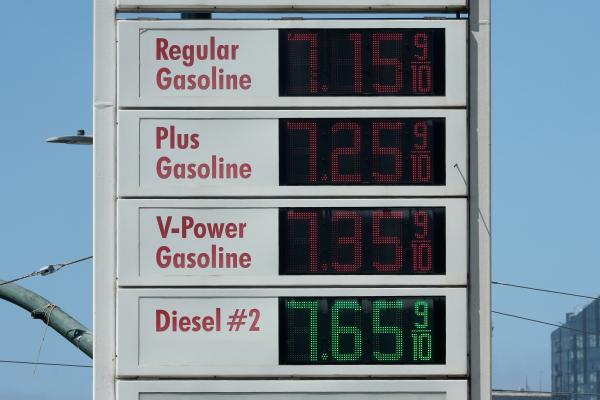 Άλμα του Μπρεντ στα 123 δολάρια μετά από σενάρια στρατιωτικής δράσης των ΗΠΑ κατά του Ιράν