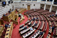 Βουλή: Κλιμακώνεται σε επίπεδο πολιτικών αρχηγών η αντιπαράθεση για τη συνταγματική αναθεώρηση (LIVE)