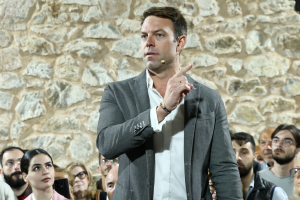 Επιπλέον τηλεφωνικές γραμμές στο επιτελείο του Κασσελάκη μετά από παράπονα και καταγγελίες
