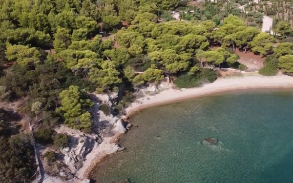 Η πιο αυθεντική παραλία της Αττικής, που θυμίζει νησί