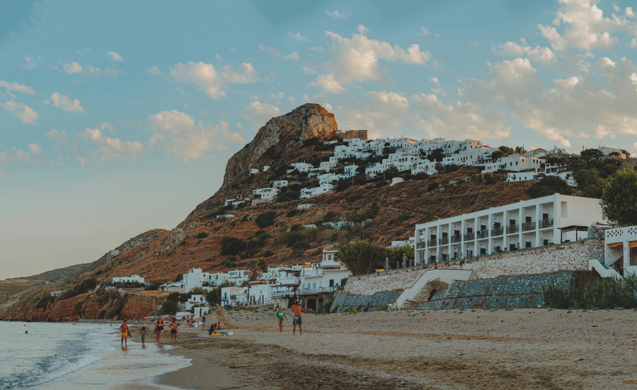 Το «Κυκλαδίτικο» νησί των Σποράδων που συνδυάζει όλα όσα θέλετε στις διακοπές σας