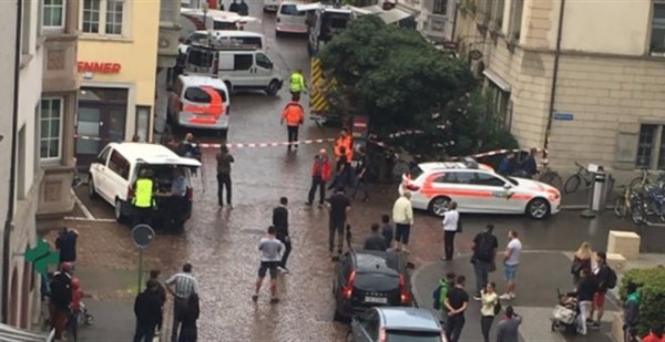 Άνδρας με αλυσοπρίονο τραυμάτισε 5 ανθρώπους στην Ελβετία