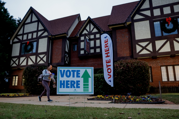 Εκλογές ΗΠΑ: «Ρωσικό δάκτυλο» στις swing states καταγγέλλει το FBI