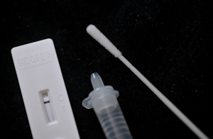 Κορονοϊός: Αυξήθηκαν οι διασωληνωμένοι, 57 νεκροί - «Καλπάζει» η μετάλλαξη Pirola