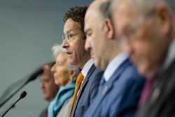 Πολιτική συμφωνία για το χρέος στόχος του Eurogroup