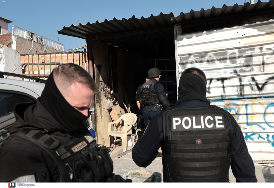 Νεκρός 8χρονος από πυροβολισμούς στο Ζεφύρι: Η μάνα κατονόμασε τους δράστες που ήταν οι νονοί του παιδιού