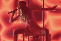 Σίλια Κριθαριώτη: «Από τώρα καρναβάλι;», η απάντηση για τα ρούχα που σχεδίασε για τη Δέσποινα Βανδή