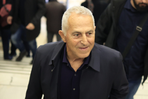 Δηλώνει ότι θα είναι υποψήφιος βουλευτής – Με ποιο κόμμα;