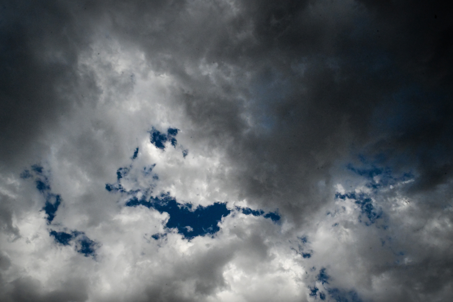 Ο Οκτώβριος φεύγει με λίγες βροχές αλλά και πτώση της θερμοκρασίας - Πού θα χρειαστεί ομπρέλα