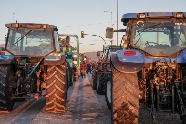 Αγροτικά μπλόκα: Ανοιχτοί δρόμοι και τελωνεία με εκτροπές της κυκλοφορίας