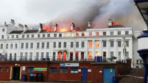 Συναγερμός στη Βρετανία: Μεγάλη φωτιά σε ξενοδοχείο