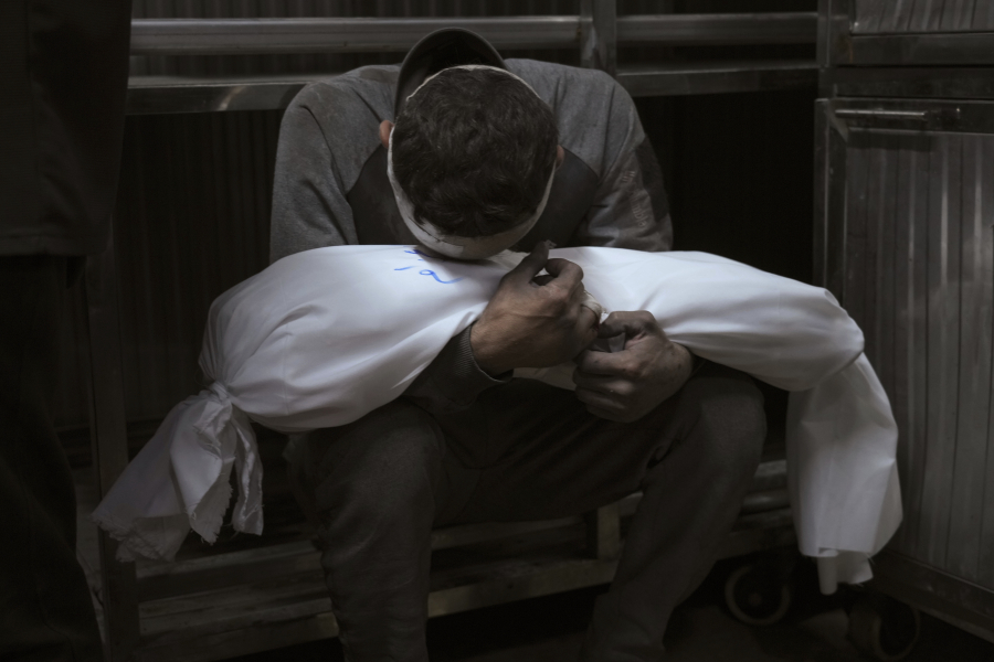 Η τετράχρονη Ραζάν πέθανε από την πείνα, χιλιάδες Παλαιστίνιοι ρισκάρουν τη ζωή τους στην ουρά για φαγητό