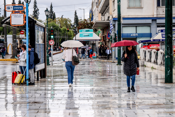 Κακοκαιρία: Αττική με ισχυρές καταιγίδες - Πού έχουμε κλειστά σχολεία αύριο - Liveblog με όλες τις εξελίξεις τις επόμενες ώρες