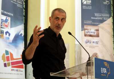 Βανδαλισμοί της δημοτικής περιουσίας του Πειραιά - Τι απαντά ο δήμαρχος