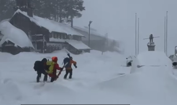 Δέκα σκιέρ αγνοούνται, παρασύρθηκαν από χιονοστιβάδα στην Καλιφόρνια