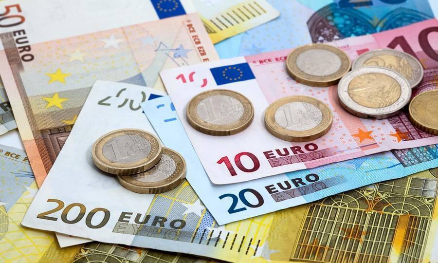 Έπεισαν 86χρονο να μεταφέρει σε τραπεζικούς λογαριασμούς τους πάνω από 6.400 ευρώ