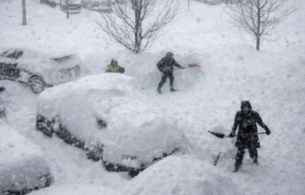 Ακραία χειμερινή κακοκαιρία πλήττει τις ΗΠΑ: Στο έλεος του ψύχους εκατομμύρια (βίντεο)