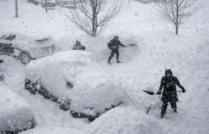 Ακραία χειμερινή κακοκαιρία πλήττει τις ΗΠΑ: Στο έλεος του ψύχους εκατομμύρια (βίντεο)