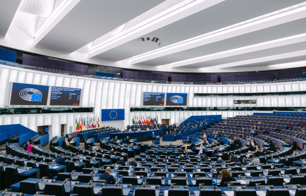 Η «προοδευτική συνεργασία» κερδίζει την Ένωση πρώην Βουλευτών-Ευρωβουλευτών