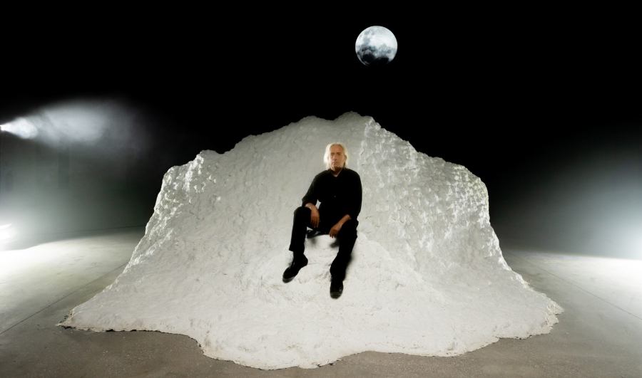 Ο Γιάννης Αγγελάκας μεταμορφώνεται σε Μικρό Πρίγκιπα