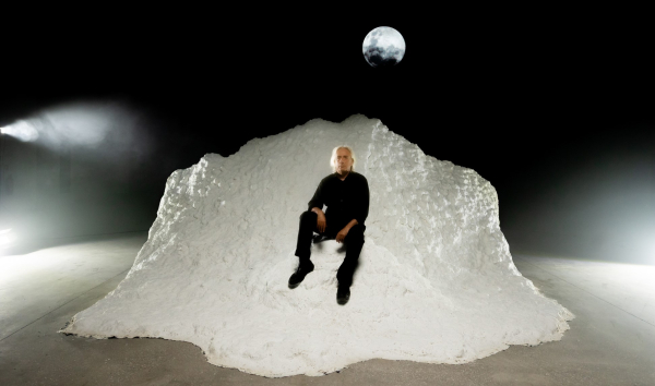 Ο Γιάννης Αγγελάκας μεταμορφώνεται σε Μικρό Πρίγκιπα