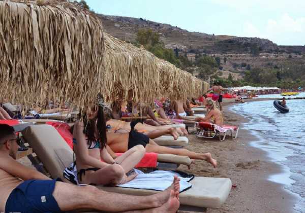 Άρειος Πάγος: «Καμπάνα» 85.000 ευρώ για παράνομες ξαπλώστρες