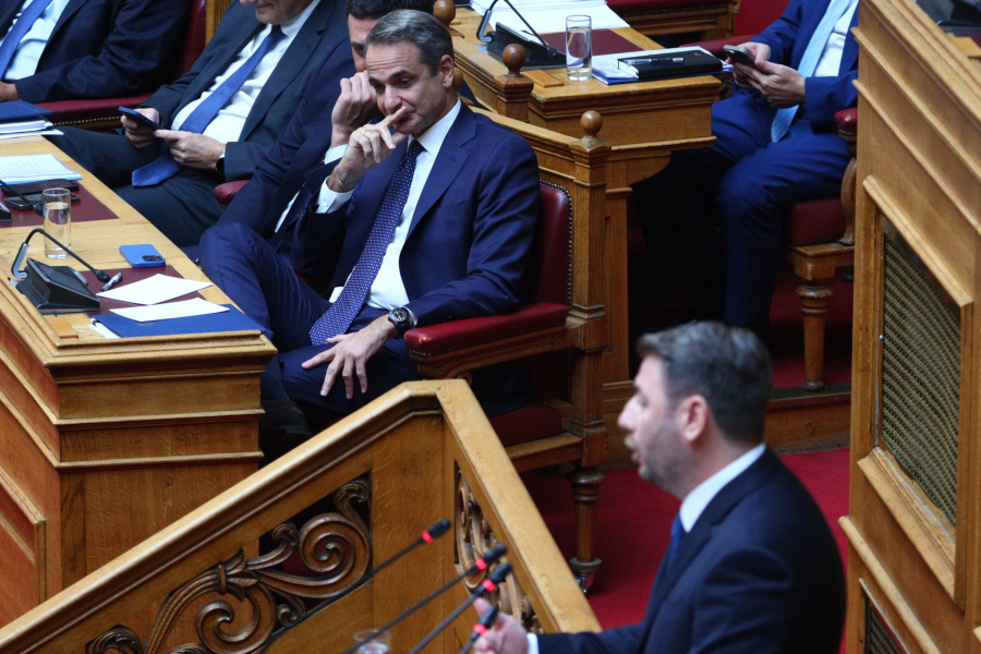 Γιατί ο Μητσοτάκης έχει στόχο τη λεηλασία του ΠΑΣΟΚ
