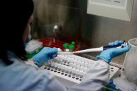 Τουλάχιστον πέντε νέα ύποπτα κρούσματα της μετάλλαξης Όμικρον στην Ελλάδα