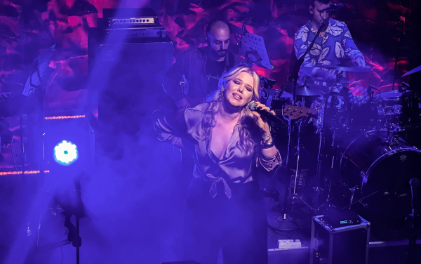 Η Νίνα Μαζάνη χάρισε ένα βράδυ γεμάτο μουσική στο Club του Σταυρού του Νότου