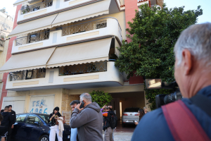Καλλιθέα: Ολοκληρώθηκε η επιχείρηση απομάκρυνσης των φιαλιδίων με το εκρηκτικό πικρικο οξύ (εικόνες)